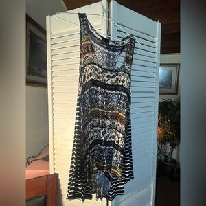 WALLPAPHER Patterned Fabric top